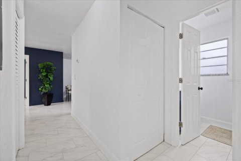 Villa ou maison à vendre à Tampa, Floride: 4 chambres, 96.34 m2 № 2277306 - photo 30