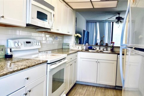 Condominio en alquiler en Davie, Florida, 2 dormitorios, 114.27 m2 № 1993968 - foto 4