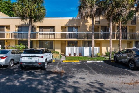 Condominio en alquiler en Davie, Florida, 2 dormitorios, 114.27 m2 № 1993968 - foto 1