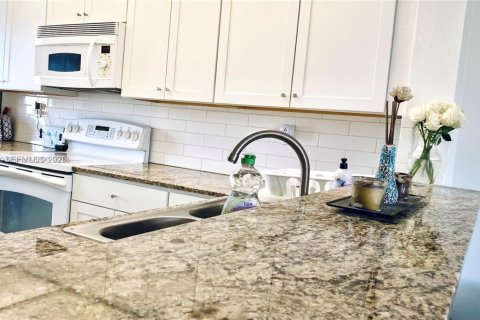 Condominio en alquiler en Davie, Florida, 2 dormitorios, 114.27 m2 № 1993968 - foto 3