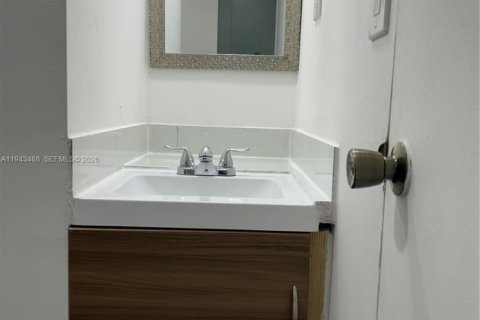 Immobilier commercial à louer à Boca Raton, Floride: 27.87 m2 № 2000317 - photo 6