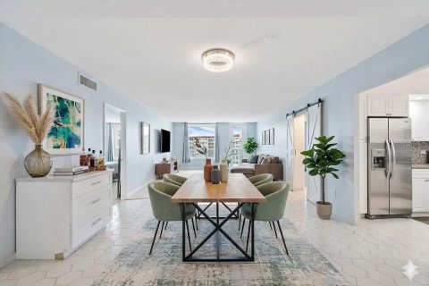 Condo in Palm Beach, Florida, 2 bedrooms № 2123459 - photo 9