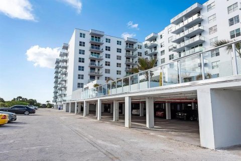 Condo in Palm Beach, Florida, 2 bedrooms № 2123459 - photo 15