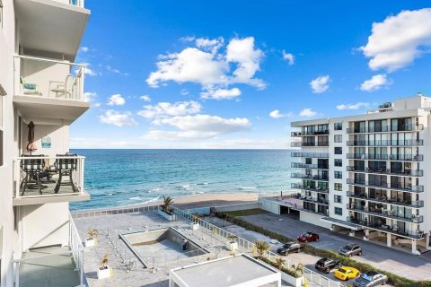 Condo in Palm Beach, Florida, 2 bedrooms № 2123459 - photo 4