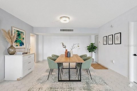 Condo in Palm Beach, Florida, 2 bedrooms № 2123459 - photo 8