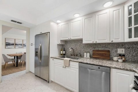 Condo in Palm Beach, Florida, 2 bedrooms № 2123459 - photo 5