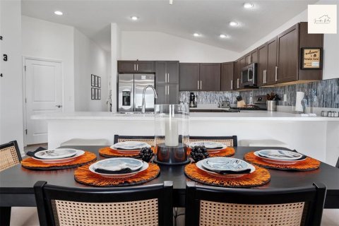 House in The Villages, Florida 2 bedrooms, 117.15 sq.m. № 1816203 - photo 27