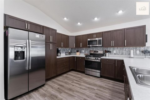 House in The Villages, Florida 2 bedrooms, 117.15 sq.m. № 1816203 - photo 13