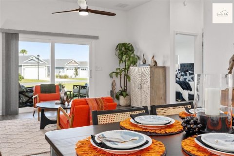 House in The Villages, Florida 2 bedrooms, 117.15 sq.m. № 1816203 - photo 28