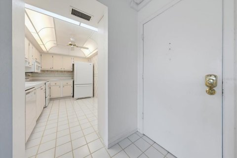 Condo in Clearwater, Florida, 1 bedroom  № 2234005 - photo 9