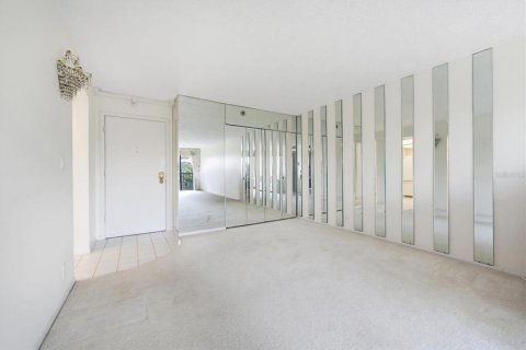Condo in Clearwater, Florida, 1 bedroom  № 2234005 - photo 3