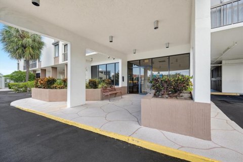 Condo in Clearwater, Florida, 1 bedroom  № 2234005 - photo 21