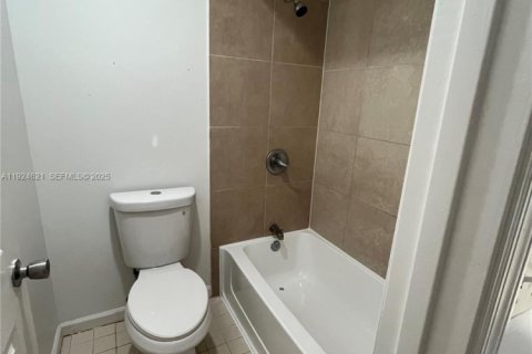 Condominio en venta en Lauderhill, Florida, 2 dormitorios, 91.04 m2 № 1983838 - foto 9