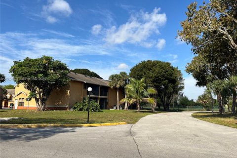 Condominio en venta en Lauderhill, Florida, 2 dormitorios, 91.04 m2 № 1983838 - foto 10