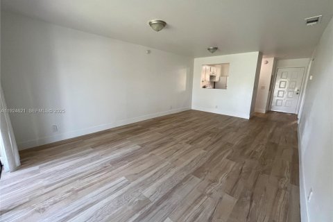 Condominio en venta en Lauderhill, Florida, 2 dormitorios, 91.04 m2 № 1983838 - foto 7