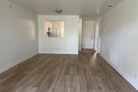 Condominio en venta en Lauderhill, Florida, 2 dormitorios, 91.04 m2 № 1983838 - foto 3