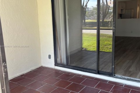 Condominio en venta en Lauderhill, Florida, 2 dormitorios, 91.04 m2 № 1983838 - foto 15