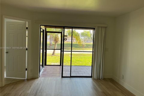 Condominio en venta en Lauderhill, Florida, 2 dormitorios, 91.04 m2 № 1983838 - foto 5