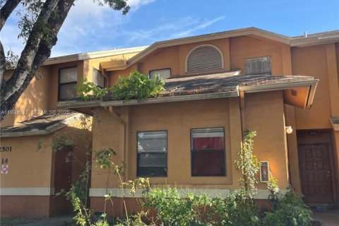 Condominio en venta en Lauderhill, Florida, 2 dormitorios, 91.04 m2 № 1983838 - foto 12