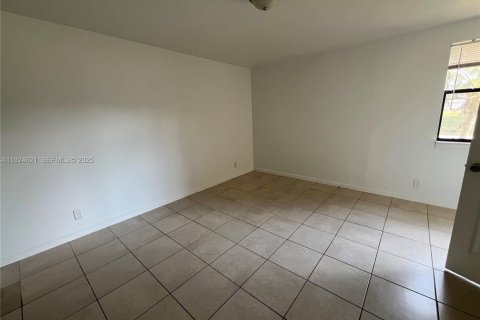 Condominio en venta en Lauderhill, Florida, 2 dormitorios, 91.04 m2 № 1983838 - foto 21