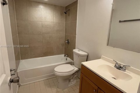 Condominio en venta en Lauderhill, Florida, 2 dormitorios, 91.04 m2 № 1983838 - foto 20