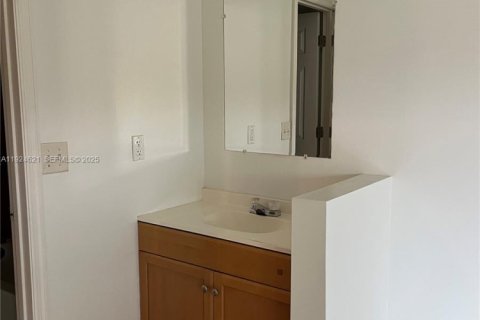 Condominio en venta en Lauderhill, Florida, 2 dormitorios, 91.04 m2 № 1983838 - foto 22