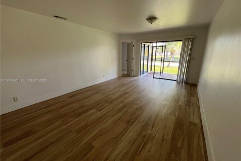 Condominio en venta en Lauderhill, Florida, 2 dormitorios, 91.04 m2 № 1983838 - foto 2