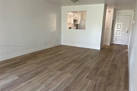 Condominio en venta en Lauderhill, Florida, 2 dormitorios, 91.04 m2 № 1983838 - foto 6