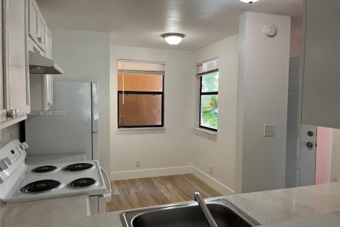 Condominio en venta en Lauderhill, Florida, 2 dormitorios, 91.04 m2 № 1983838 - foto 8