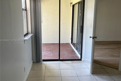 Condominio en venta en Lauderhill, Florida, 2 dormitorios, 91.04 m2 № 1983838 - foto 25