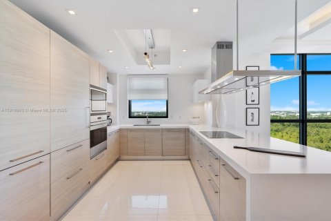 Condo in North Miami Beach, Florida, 2 bedrooms  № 1974029 - photo 15