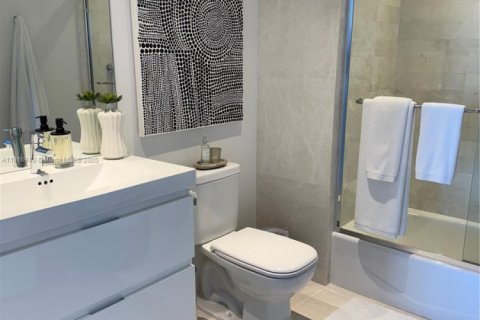 Condo in North Miami Beach, Florida, 2 bedrooms  № 1974029 - photo 27