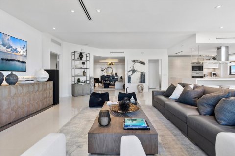 Condo in North Miami Beach, Florida, 2 bedrooms  № 1974029 - photo 8