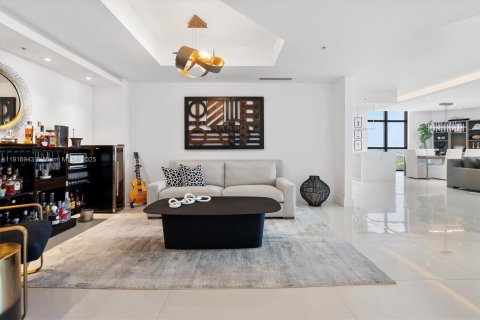 Condo in North Miami Beach, Florida, 2 bedrooms  № 1974029 - photo 13