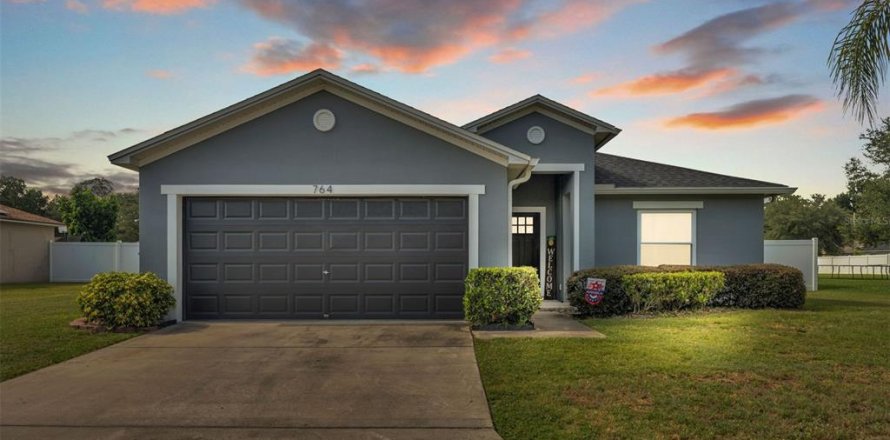 House in Auburndale, Florida 3 bedrooms, 128.48 sq.m. № 1851585
