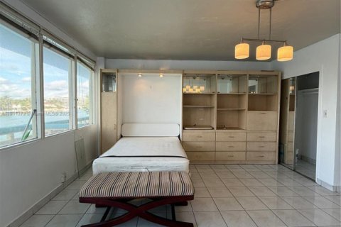 Condo in Miami Beach, Florida  № 1967285 - photo 3