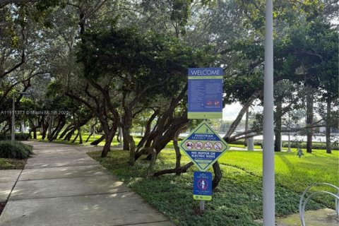 Condo in Miami Beach, Florida  № 1967285 - photo 18