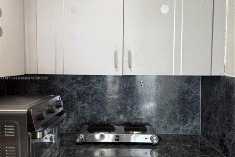 Condo in Miami Beach, Florida  № 1967285 - photo 14