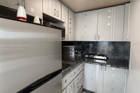 Condo in Miami Beach, Florida  № 1967285 - photo 13