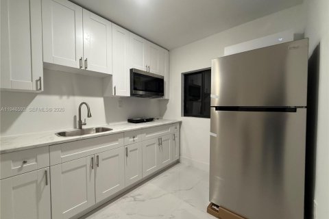 House in Miami, Florida 1 bedroom, 229.93 sq.m. № 2002488