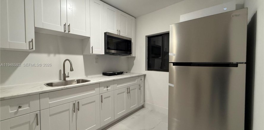 House in Miami, Florida 1 bedroom, 229.93 sq.m. № 2002488