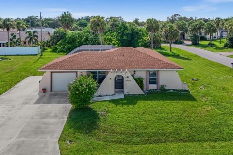House in Port Charlotte, Florida 3 bedrooms, 115.2 sq.m. № 1900472 - photo 2
