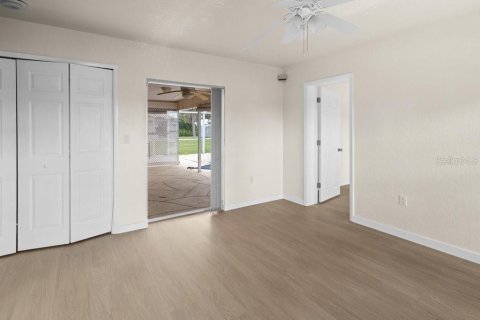 House in Port Charlotte, Florida 3 bedrooms, 115.2 sq.m. № 1900472 - photo 14