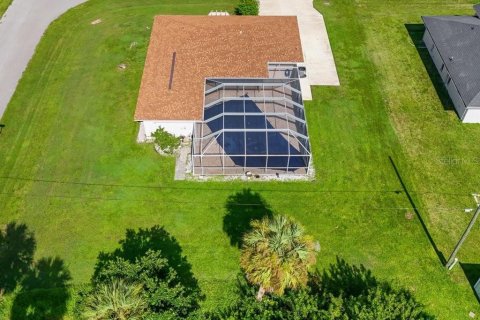 House in Port Charlotte, Florida 3 bedrooms, 115.2 sq.m. № 1900472 - photo 4