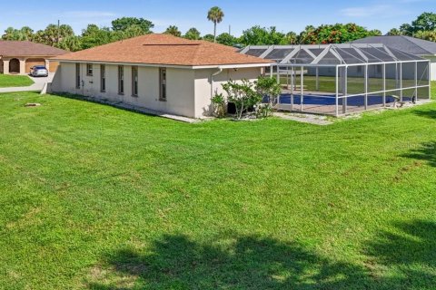 House in Port Charlotte, Florida 3 bedrooms, 115.2 sq.m. № 1900472 - photo 30