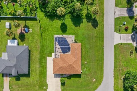 House in Port Charlotte, Florida 3 bedrooms, 115.2 sq.m. № 1900472 - photo 3