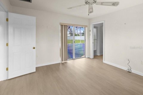 House in Port Charlotte, Florida 3 bedrooms, 115.2 sq.m. № 1900472 - photo 18