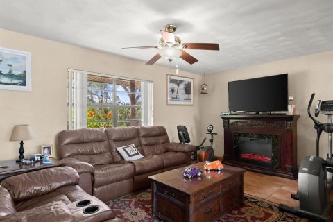 House in Port Orange, Florida 3 bedrooms, 133.97 sq.m. № 1574750 - photo 27