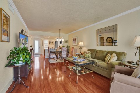 Condo in Lighthouse Point, Florida, 2 bedrooms  № 887902 - photo 1