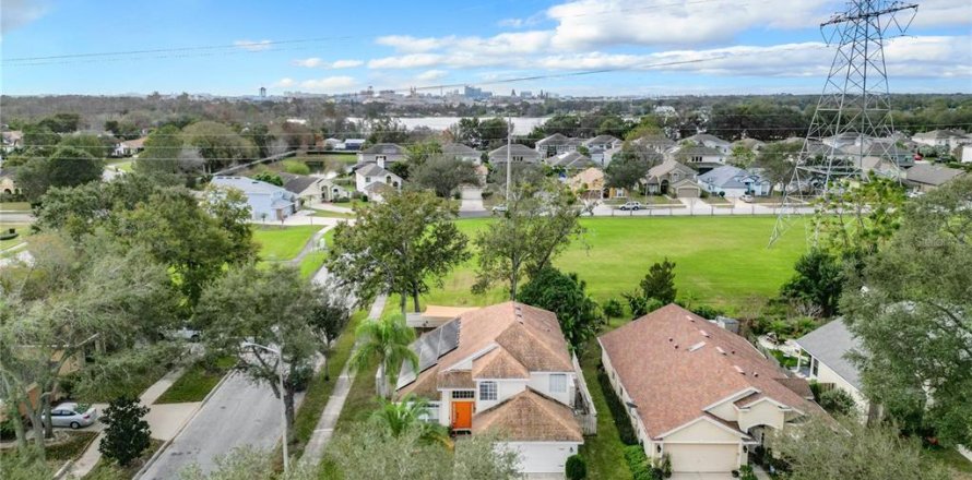Villa ou maison à Orlando, Floride 4 chambres, 189.15 m2 № 2405365